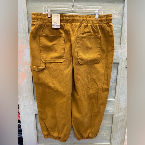 Mid Rise Pants - Picture 2 of 3